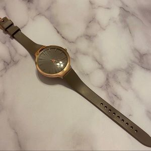 Rose gold watch w/ Grey silicone band!